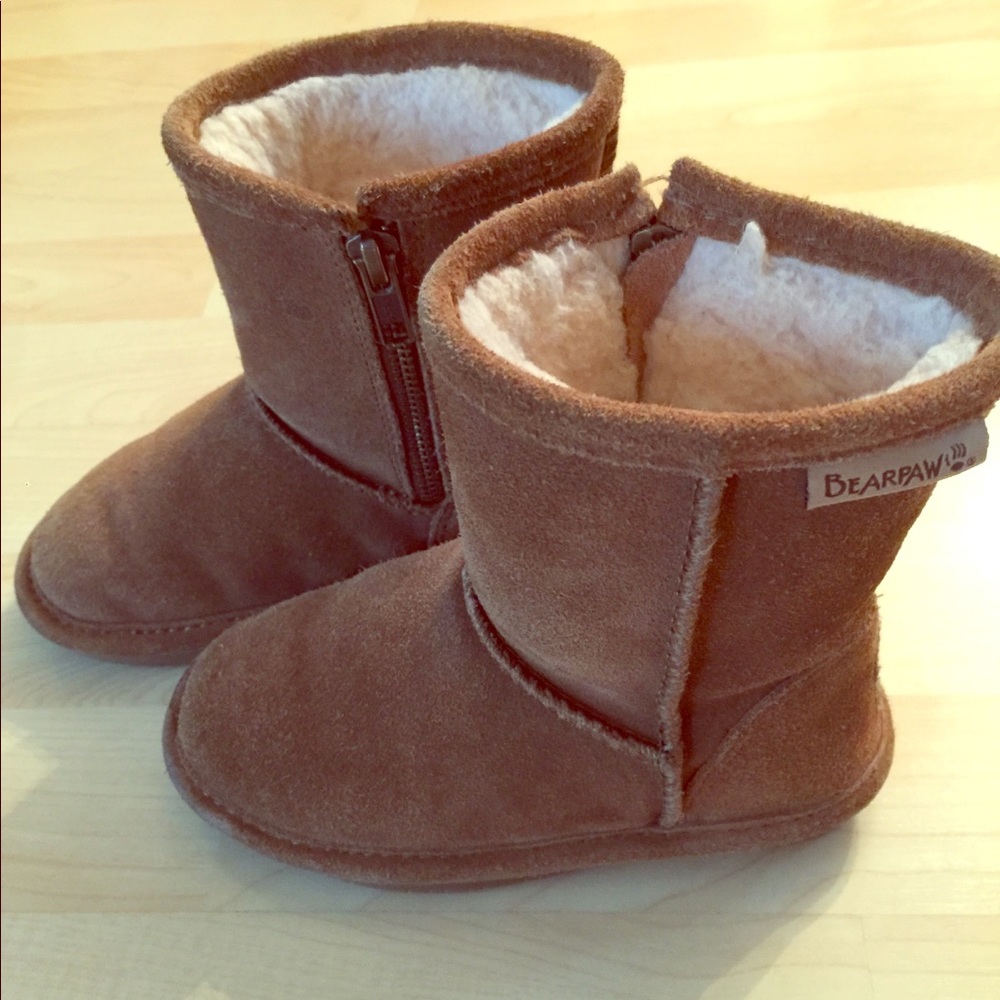 BearPaw winter boots for toddler